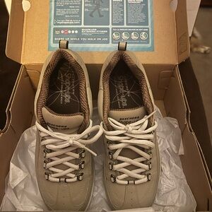 BNWT SZ 8 1/2 Women’s Tan Skecher Shape-Ups